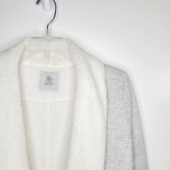Gaiam gray Sherpa lined oversized yoga wrap cardigan with pockets - Picture 3 of 12